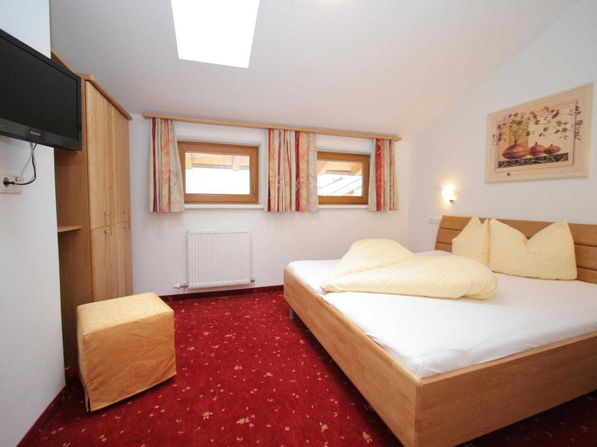 Spacious Apartment In Uderns Near Ski Area Eksteriør bilde