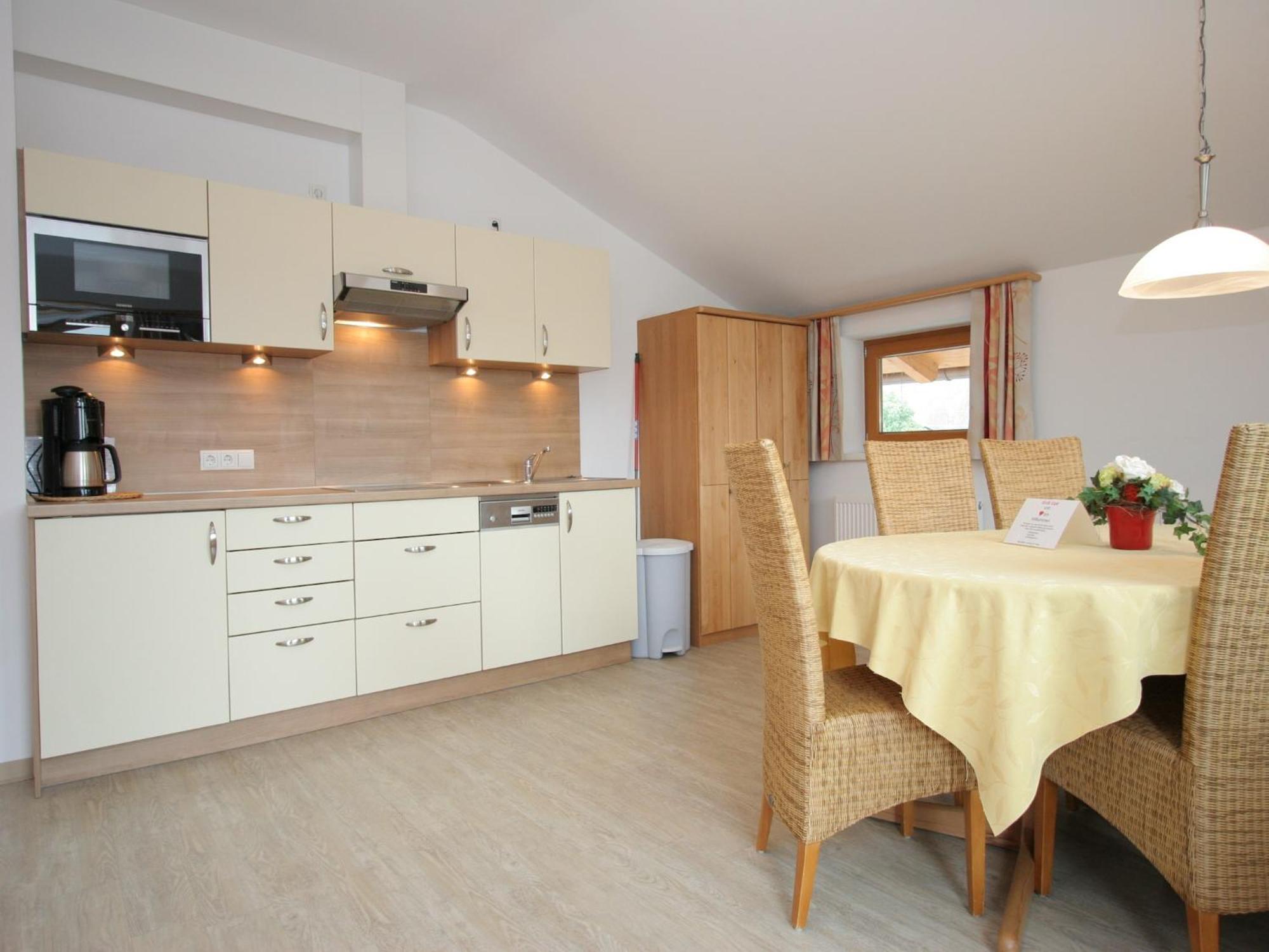 Spacious Apartment In Uderns Near Ski Area Eksteriør bilde