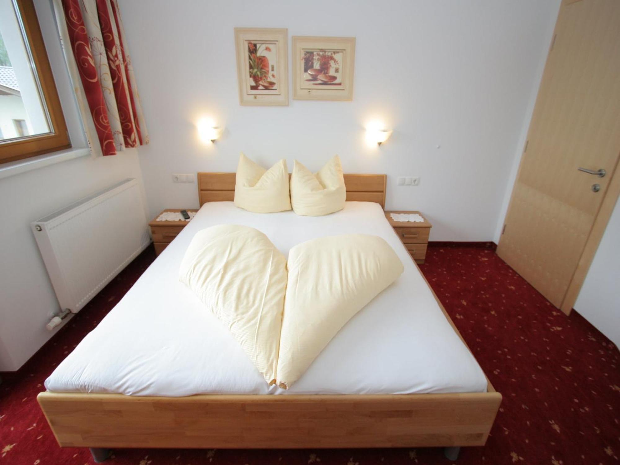 Spacious Apartment In Uderns Near Ski Area Eksteriør bilde