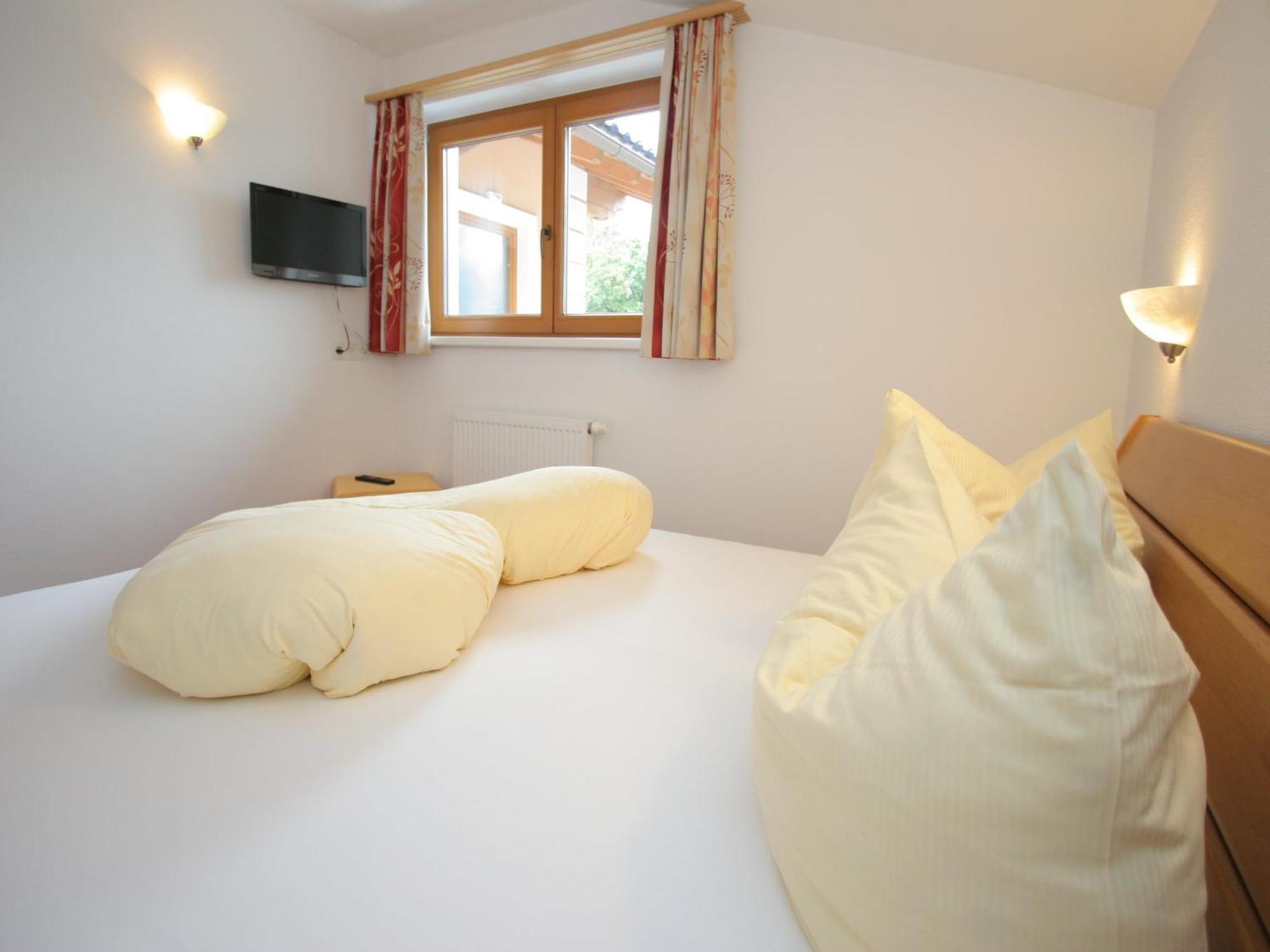 Spacious Apartment In Uderns Near Ski Area Eksteriør bilde