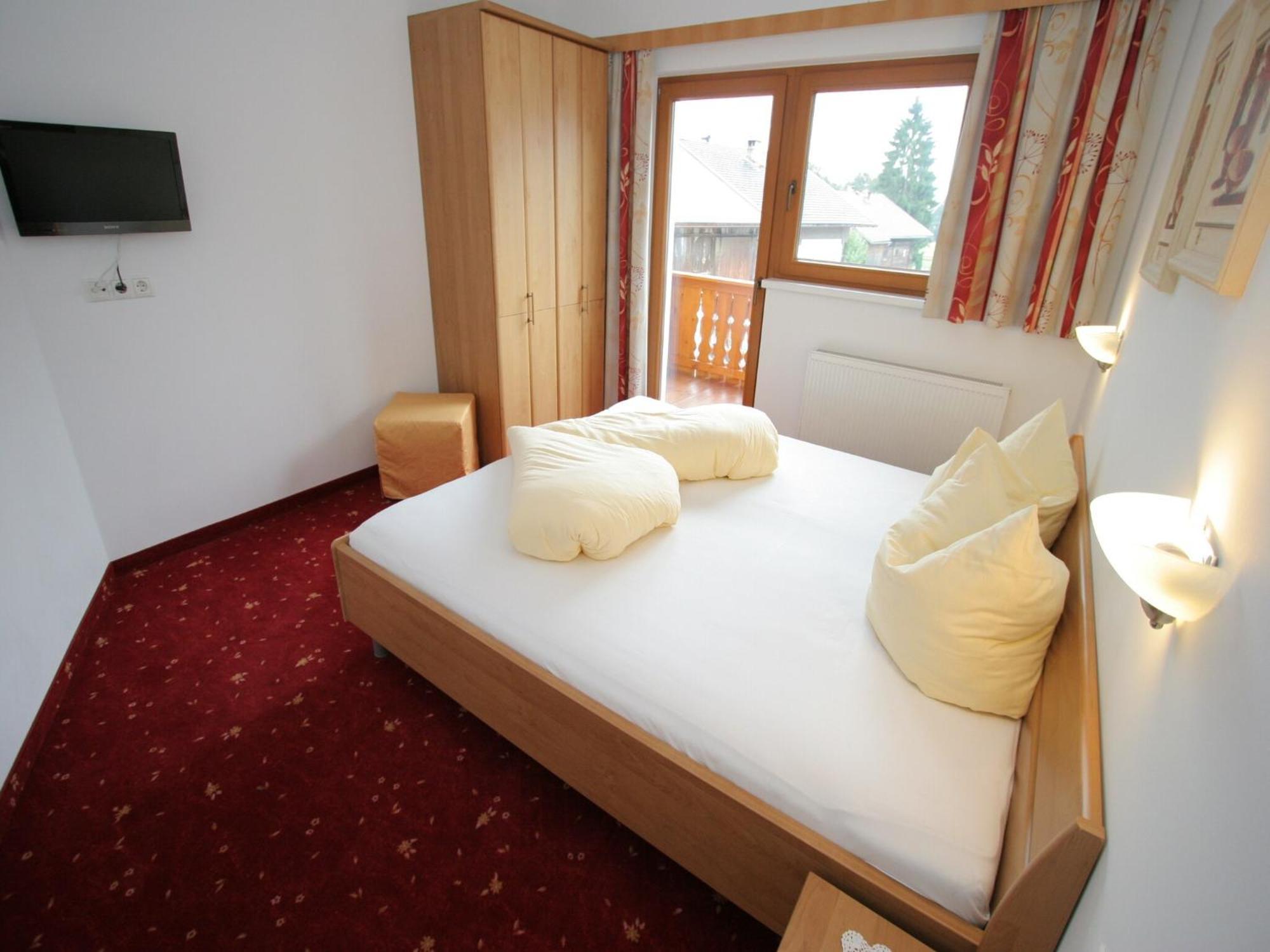 Spacious Apartment In Uderns Near Ski Area Eksteriør bilde